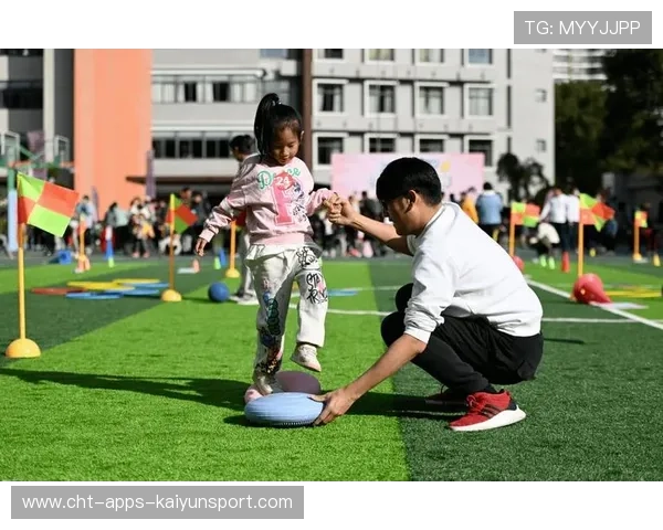 球迷互动区新增亲子活动,家庭观赛体验提升,足球亲子游戏项目 球迷互动区新增亲子活动,家庭观赛体验提升,足球亲子游戏项目